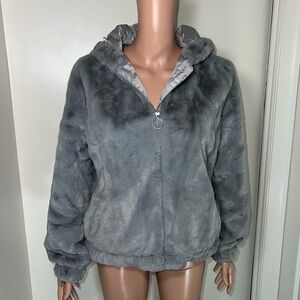 NWT 2/$12 ❤️ New Look GIRLS Fluffy grey jacket